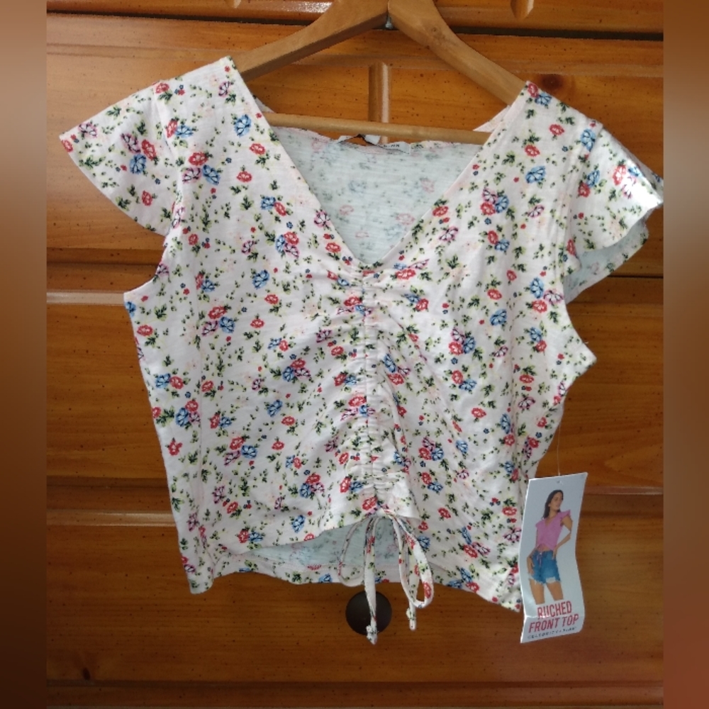 🔷️3-$15🔷️❤️HP! Celebrity Pink | Floral Ruched Front Crop Top Small NWT!